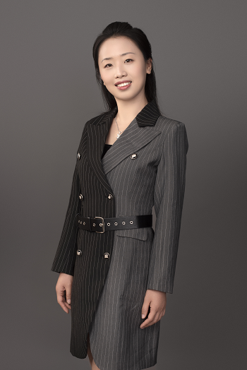 李华君照片.png